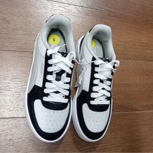 Black & White Puma Tennis shoes